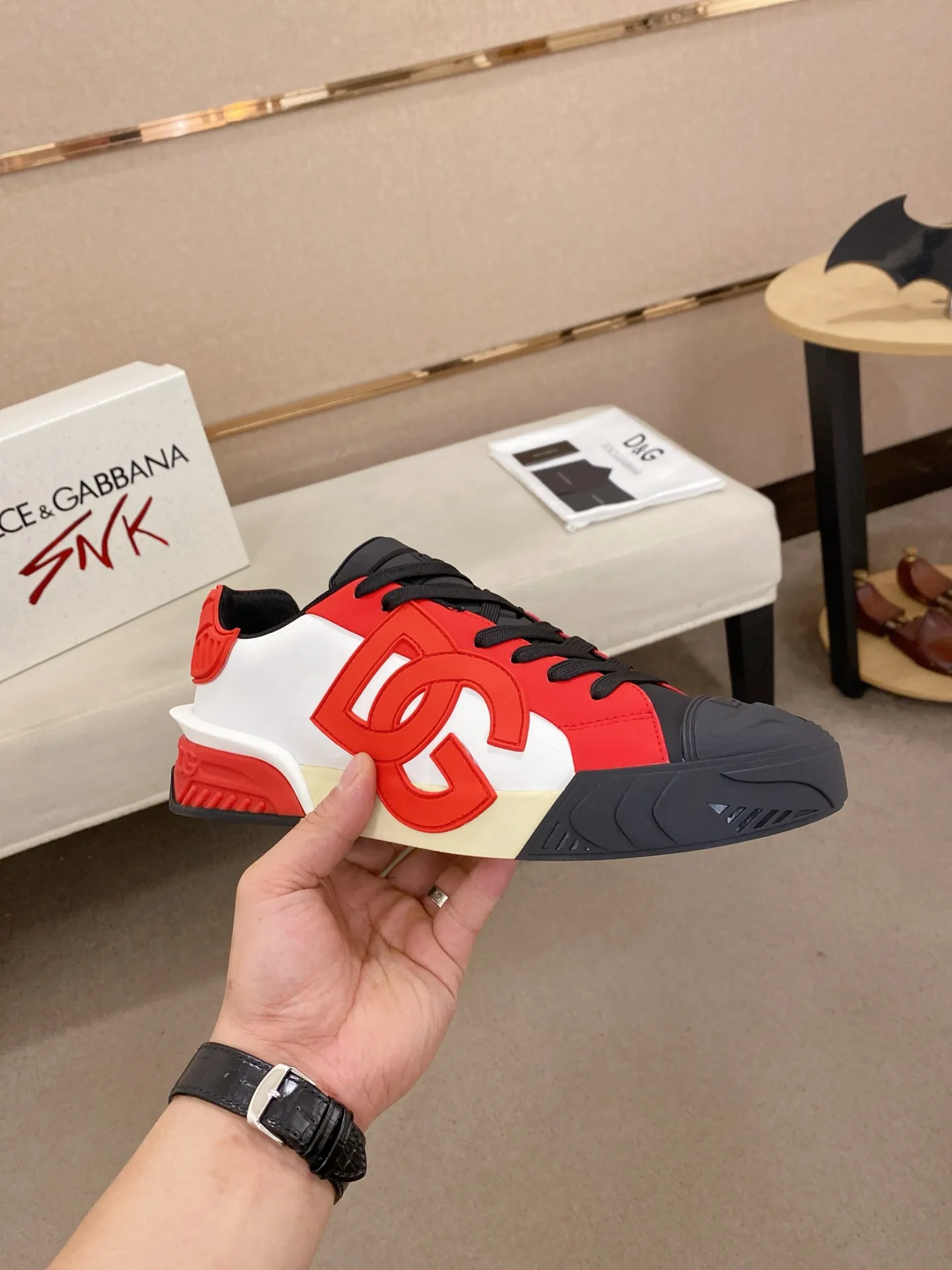 Men's shoes 💰: 660💰 (top quality) The latest sports style DG hot model recommendation, 👉 first launch of men's shoes 😻 I am really crazy about it, top design, impeccable comfort, absolute best-seller, imported cowhide upper, full cowhide lining🐂. Original replica, the latest cool outsole 💥👟Number of codes: 38-44 (45/custom-made, non-refundable)
